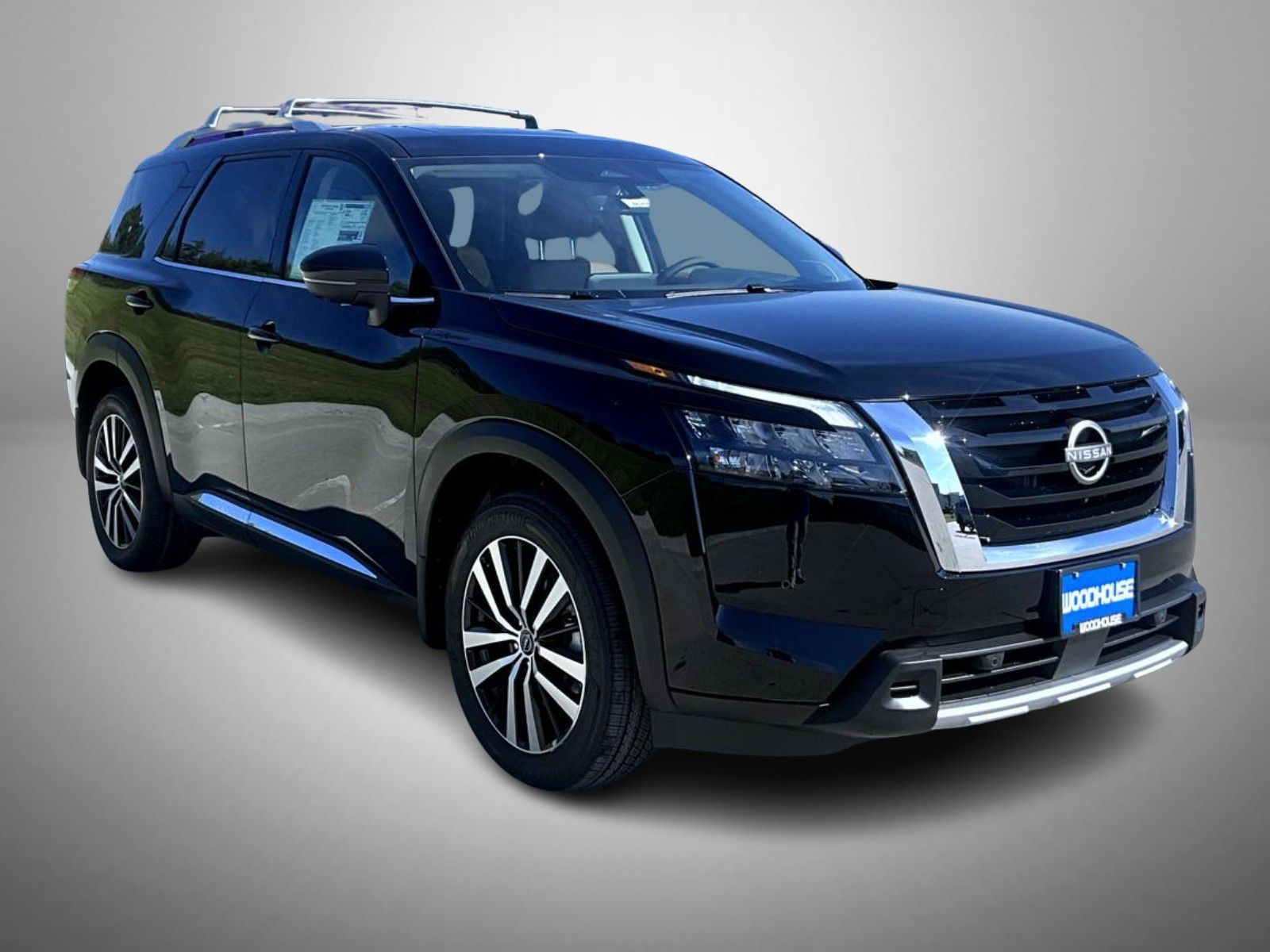 2025 Nissan Pathfinder Platinum photo 3