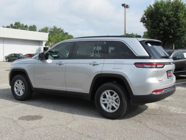 2025 Jeep Grand Cherokee Laredo photo 4