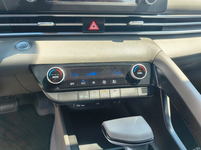 2021 Hyundai Elantra SEL photo 5