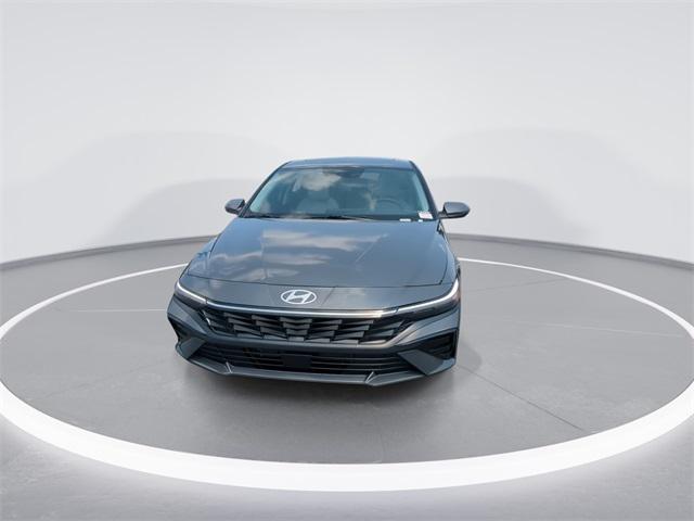 2025 Hyundai Elantra Hybrid Limited photo 3