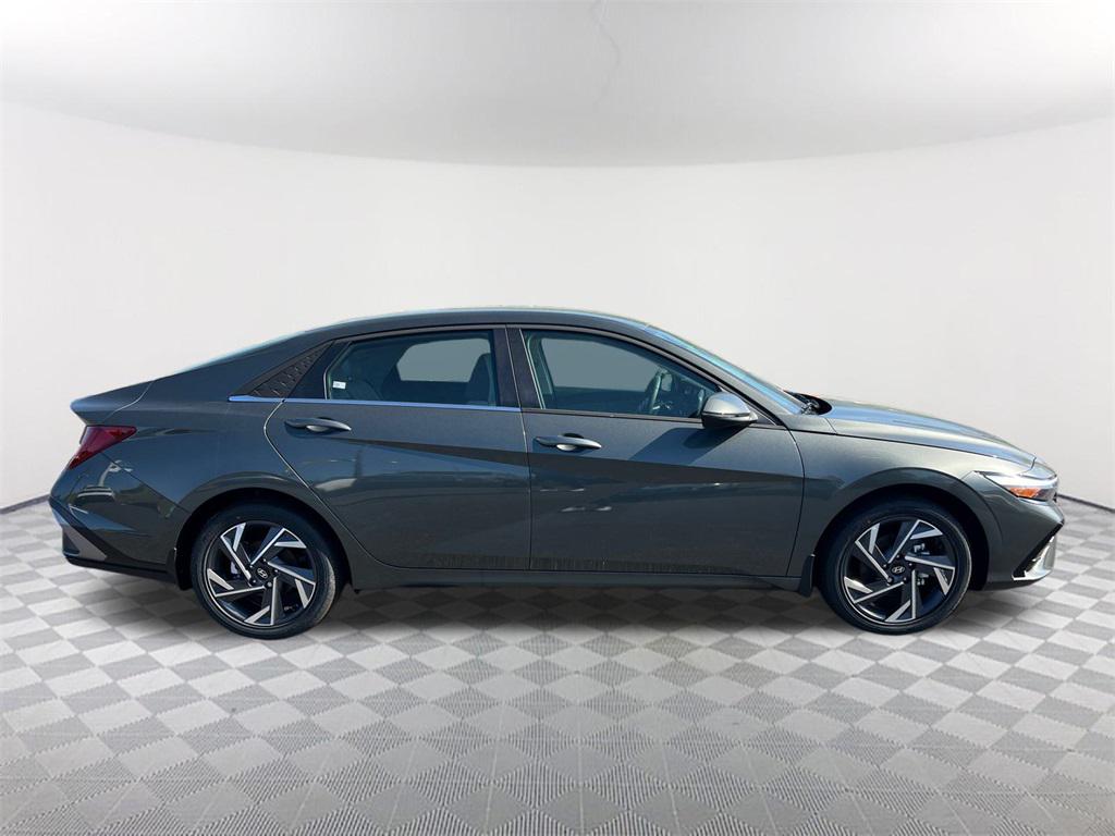 2025 Hyundai Elantra Hybrid Limited photo 4