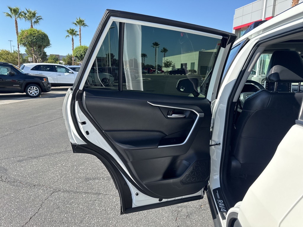 2022 Toyota RAV4 XLE Premium photo 17