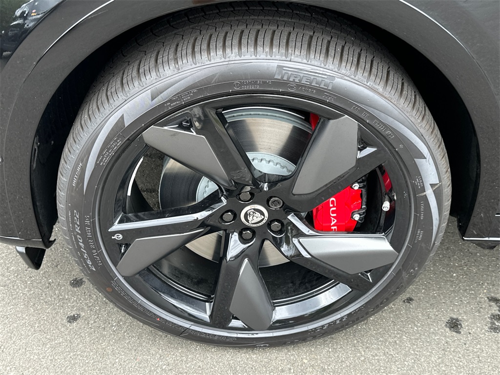 2026 Jaguar F-PACE SVR photo 8