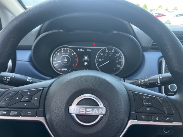 2025 Nissan Versa 1.6 SV photo 11