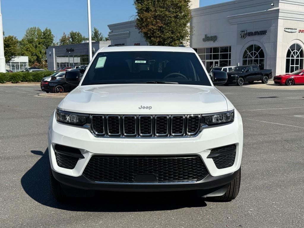 2025 Jeep Grand Cherokee Laredo X photo 2