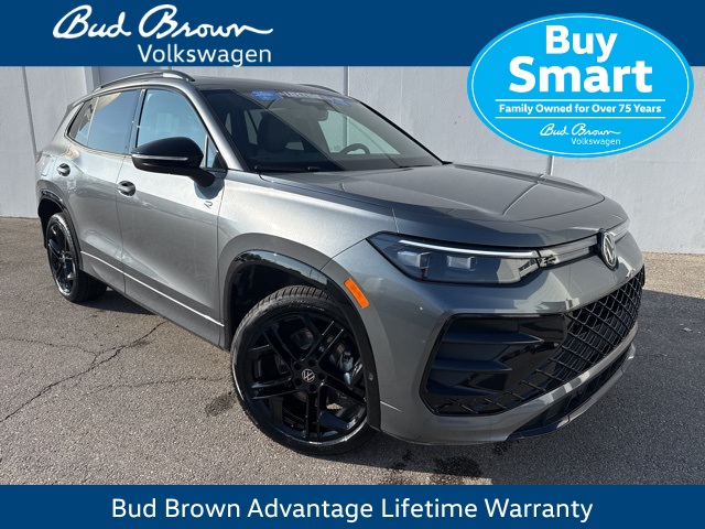 2026 Volkswagen Tiguan SE R-LINE BLACK's photo