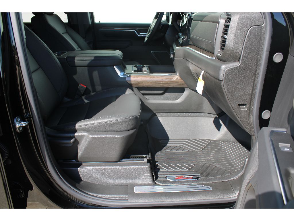 2026 Chevrolet Silverado 2500HD LT photo 9