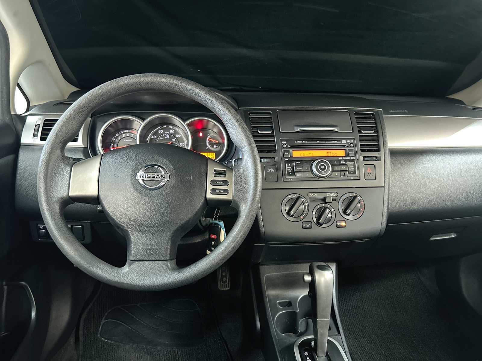2011 Nissan Versa 1.8 S photo 19