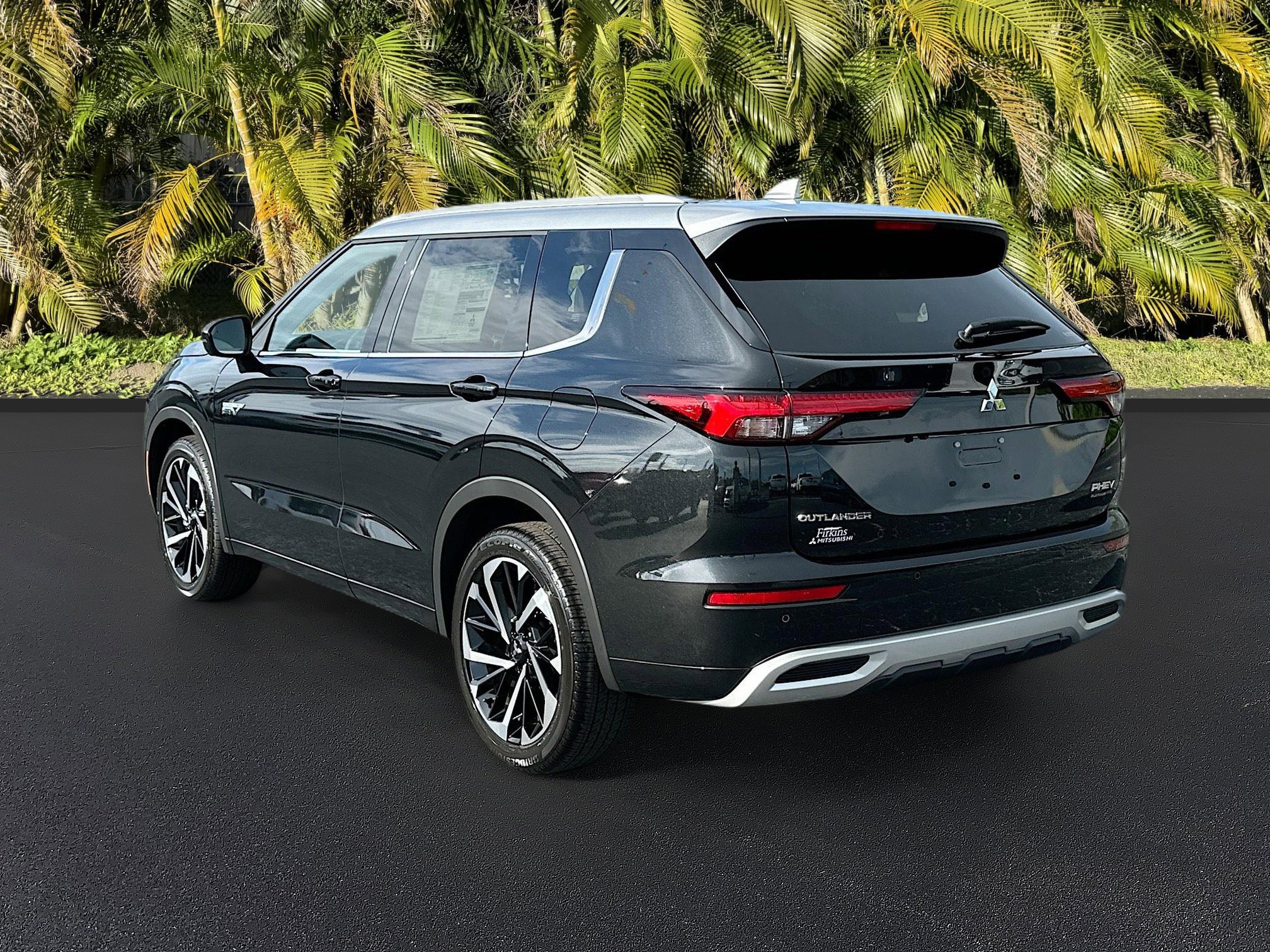2025 Mitsubishi Outlander PHEV SEL Platinum photo 3