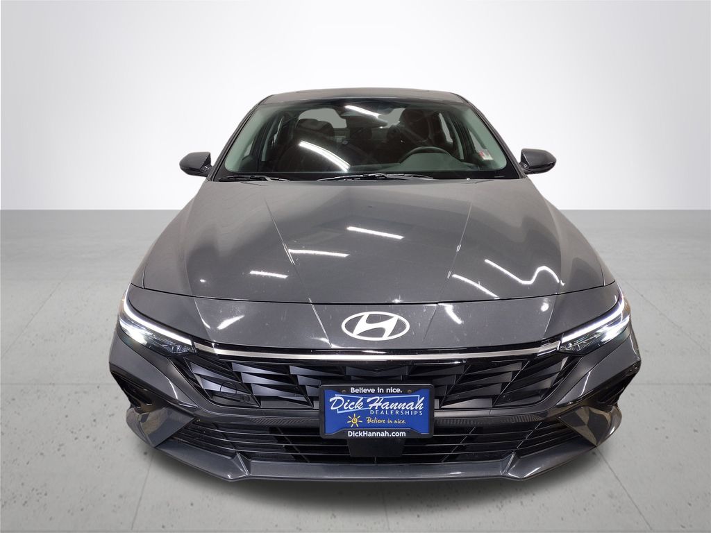 2024 Hyundai Elantra SEL Convenience photo 3