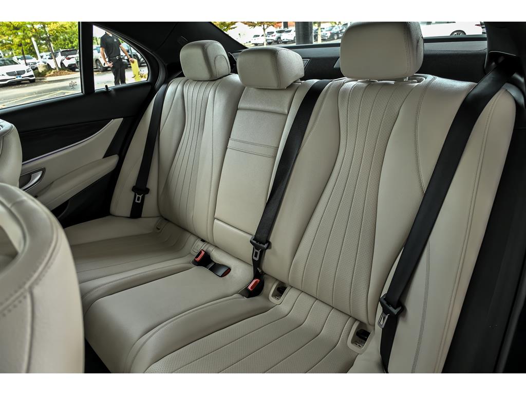 2018 Mercedes Benz E 300 4MATIC photo 14