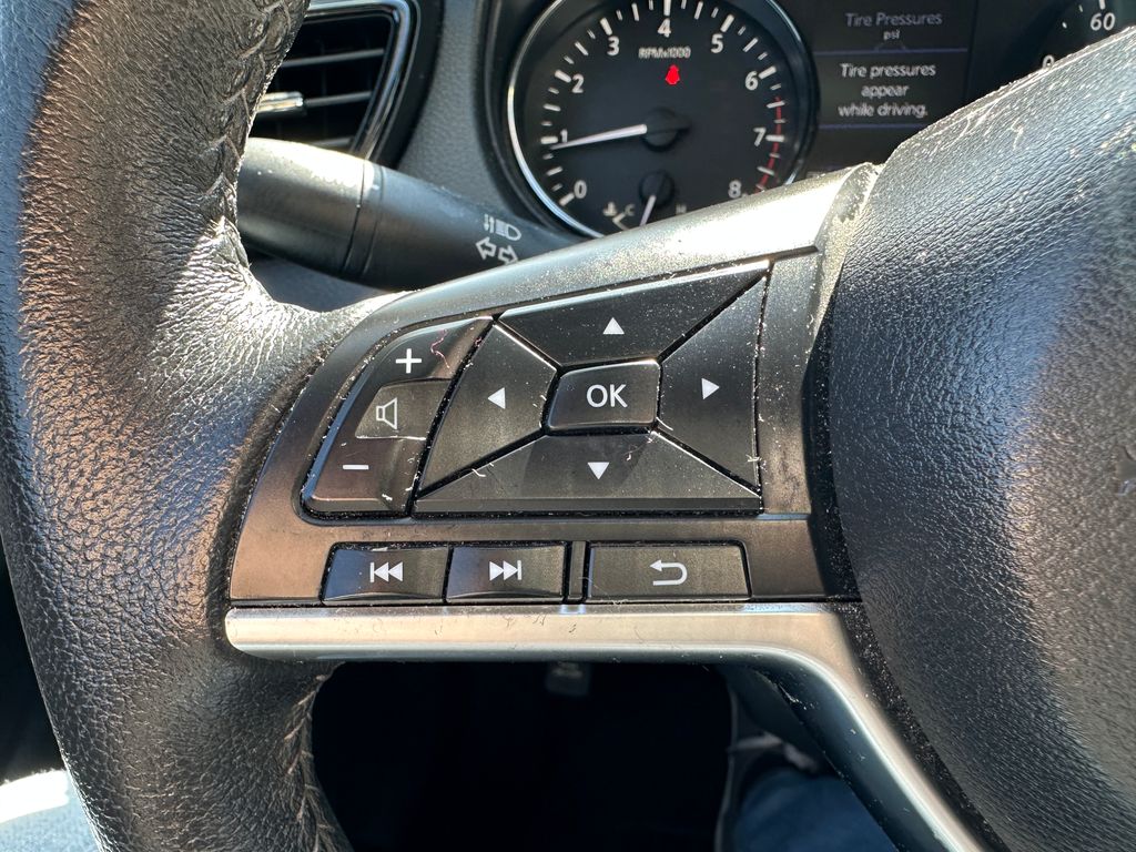 2019 Nissan Rogue SV photo 21