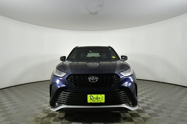2024 Toyota Highlander LE photo 6