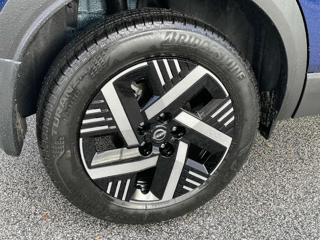 2026 Nissan Kicks SV photo 4