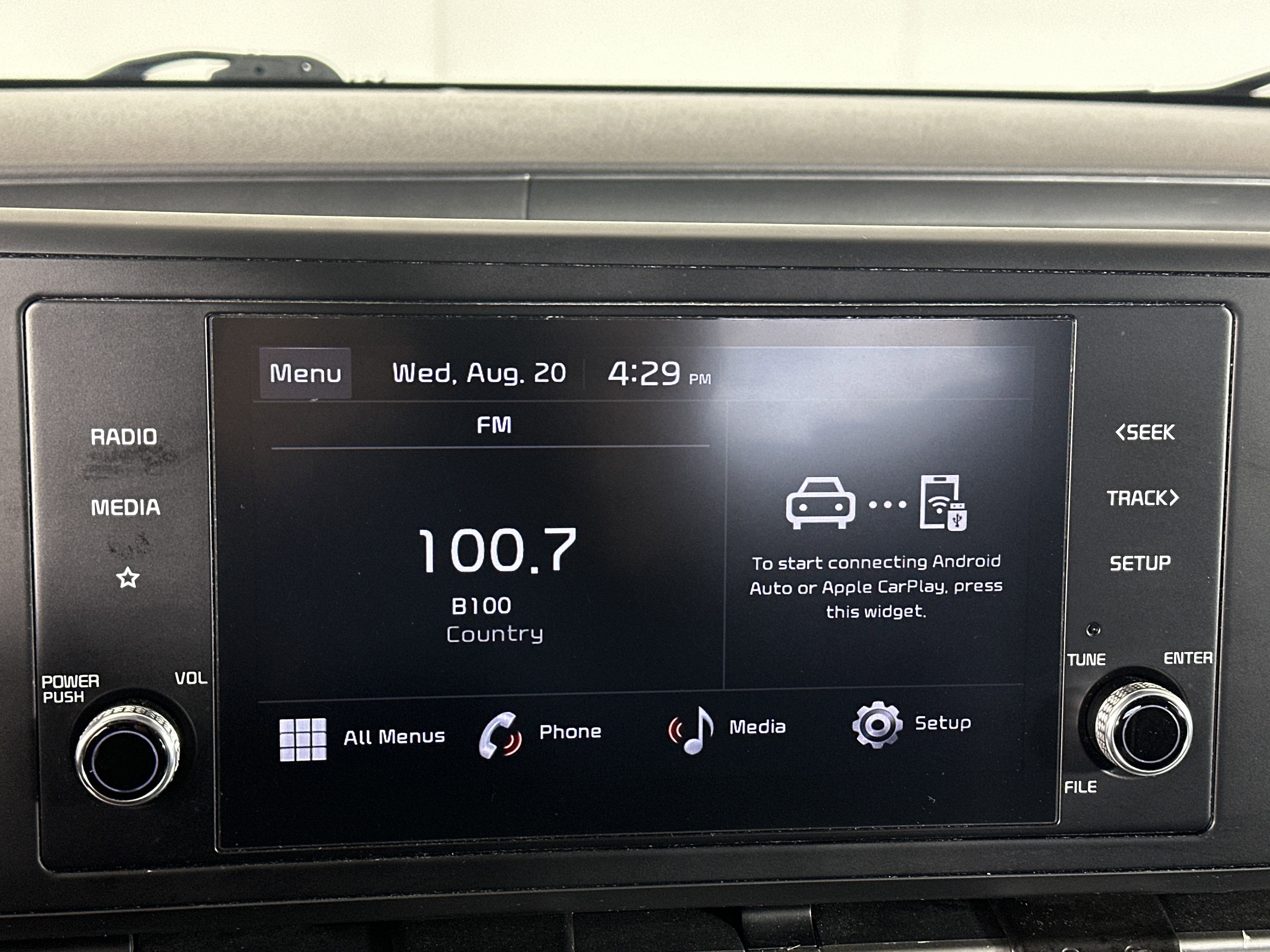 2023 Kia Carnival LX photo 4