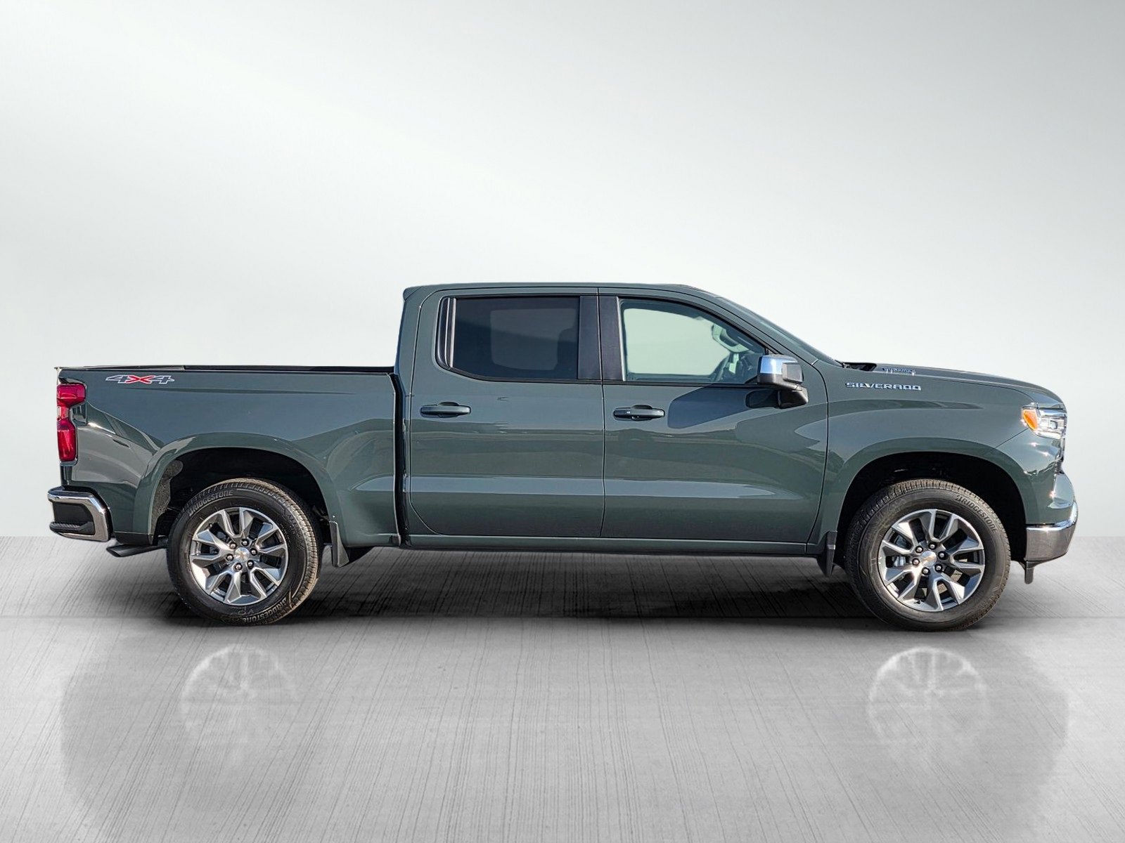 2025 Chevrolet Silverado 1500 LT photo 5