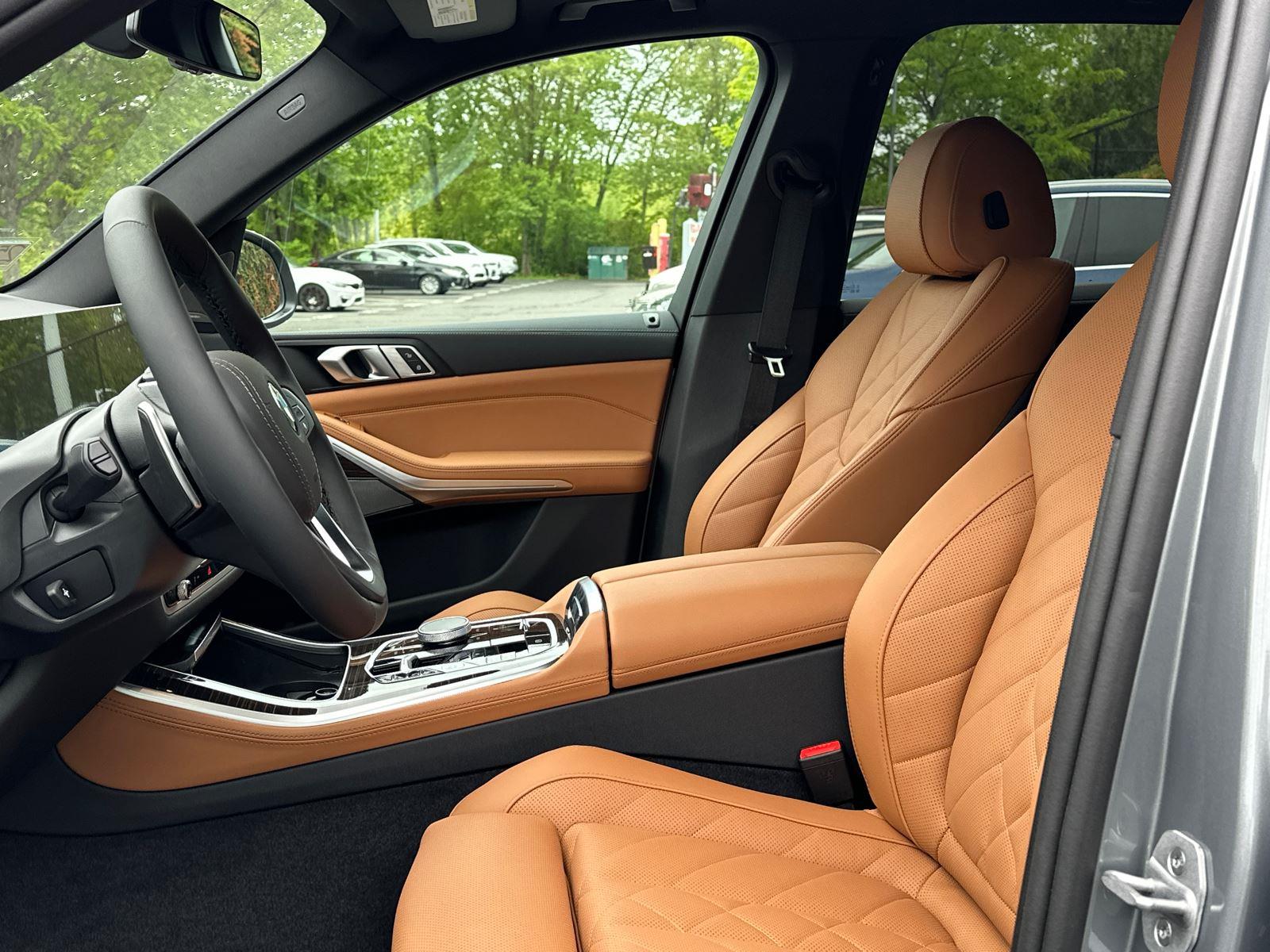 New 2025 Skyscraper Grey Metallic BMW xDrive50e image 2