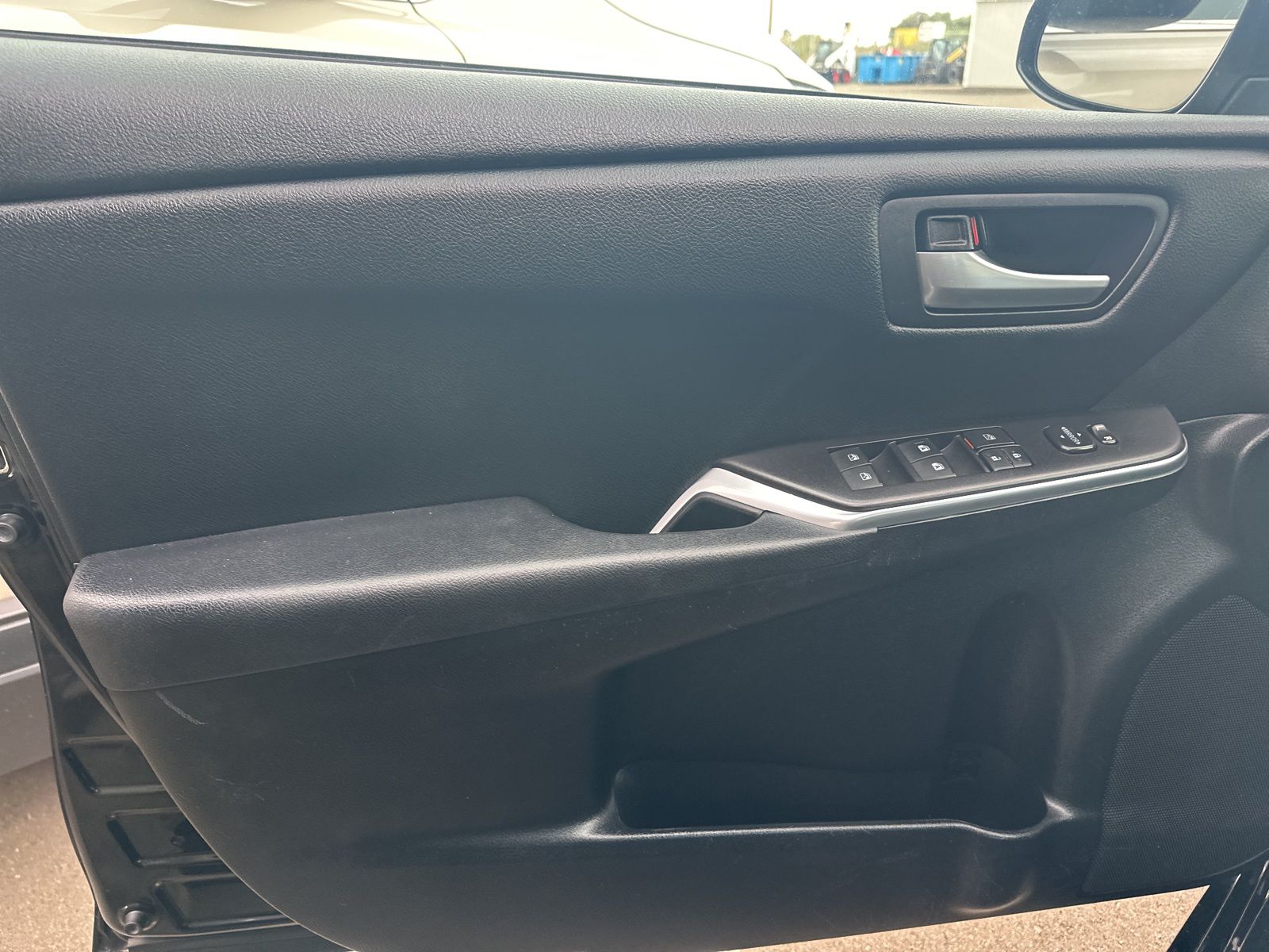 2016 Toyota Camry XLE photo 10