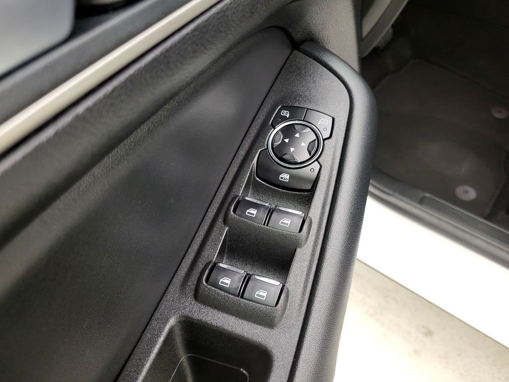 2024 Ford Edge SEL photo 25