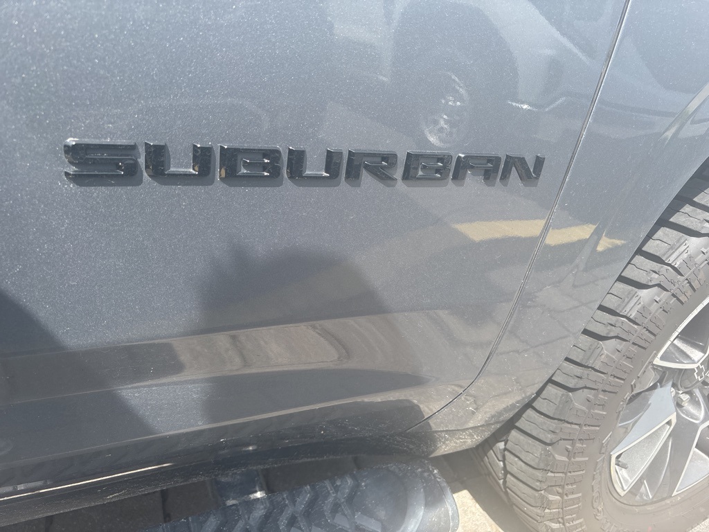 2022 Chevrolet Suburban Z71 photo 5