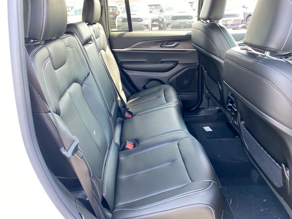 2025 Jeep Grand Cherokee Limited photo 15