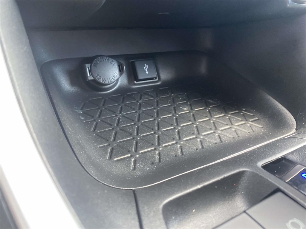 2022 Toyota RAV4 XLE photo 22