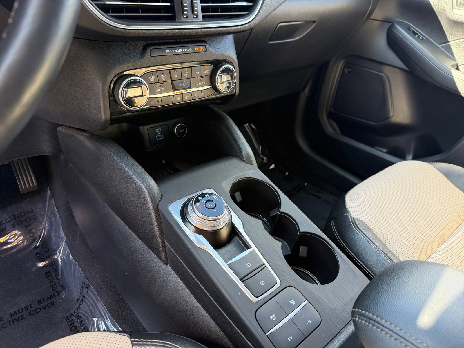 2021 Ford Escape Plug-In Hybrid Titanium photo 13