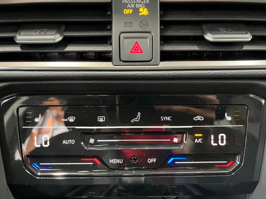 2025 Volkswagen Taos SE photo 15
