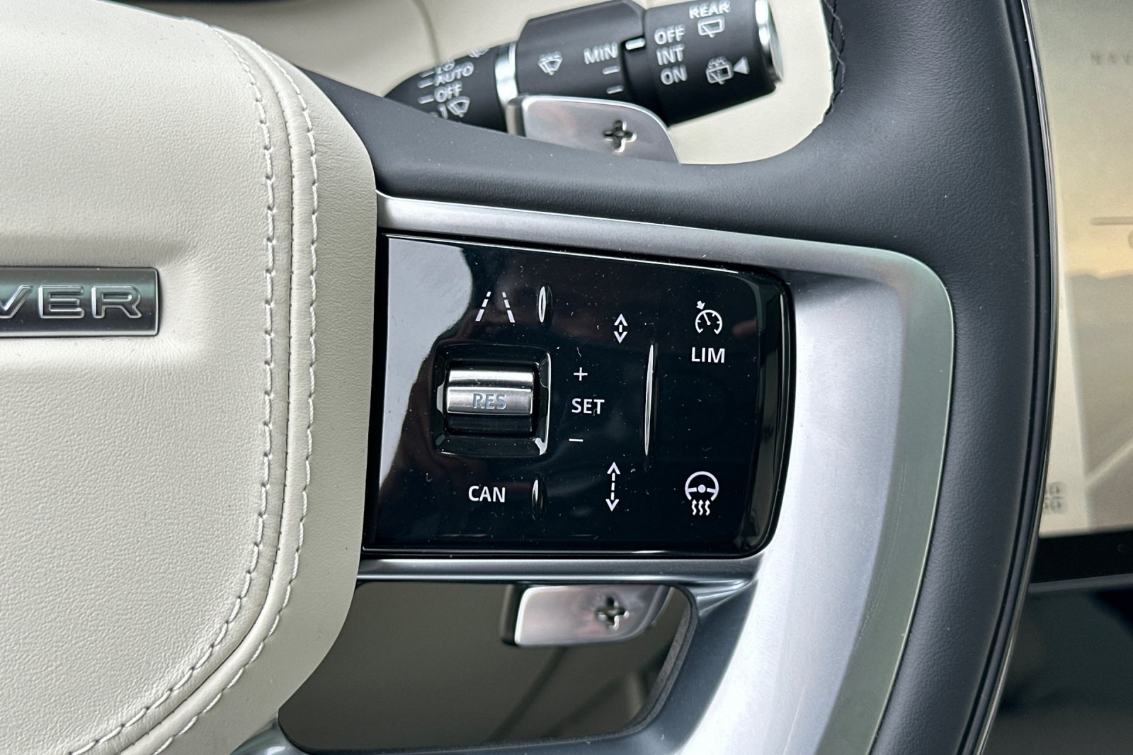 2025 Land Rover Range Rover SE photo 24