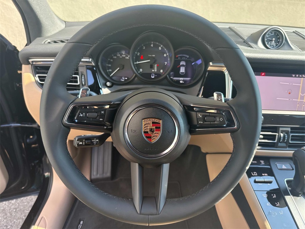 2026 Porsche Macan T photo 22