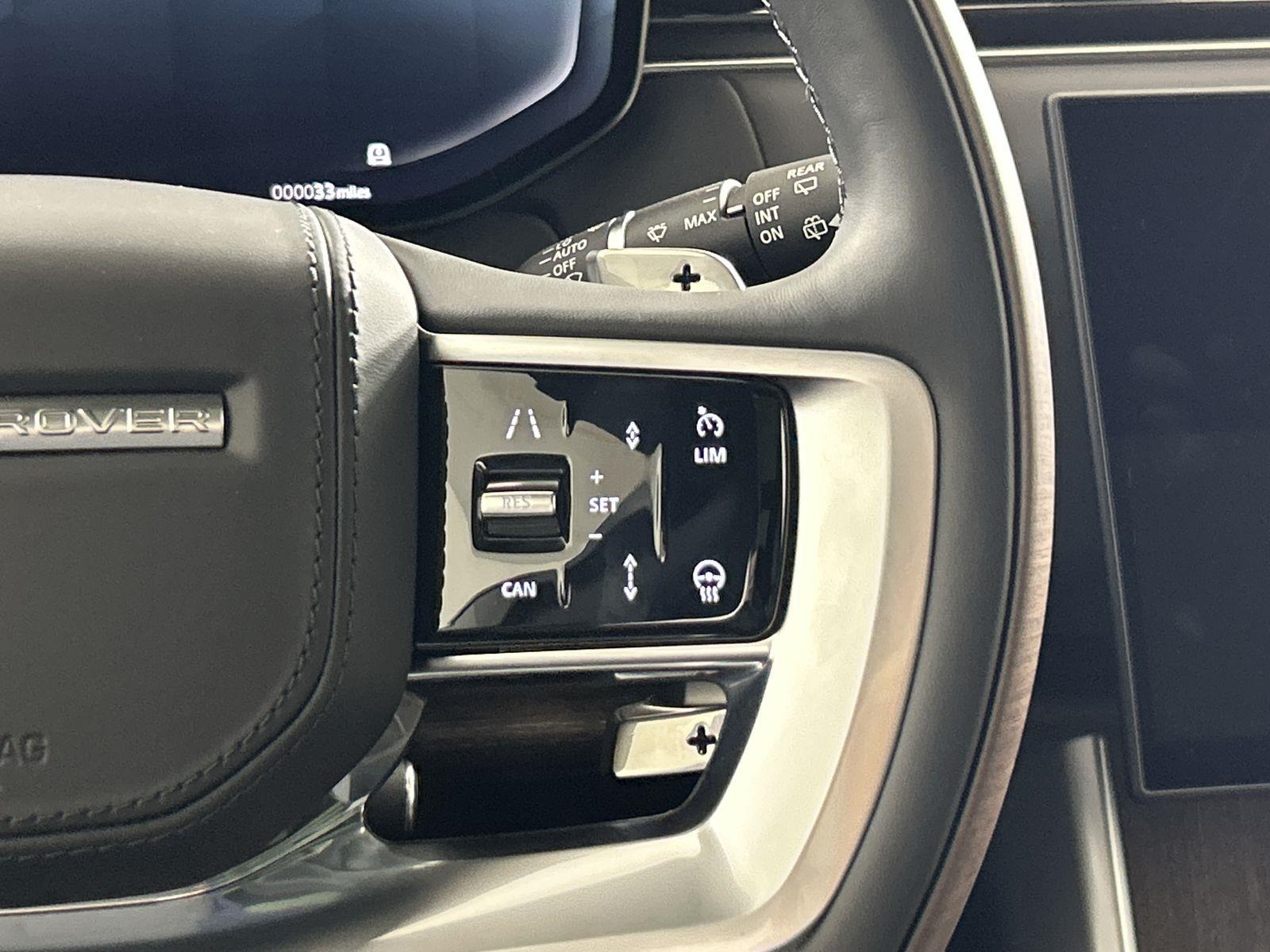 2025 Land Rover Range Rover SE photo 12