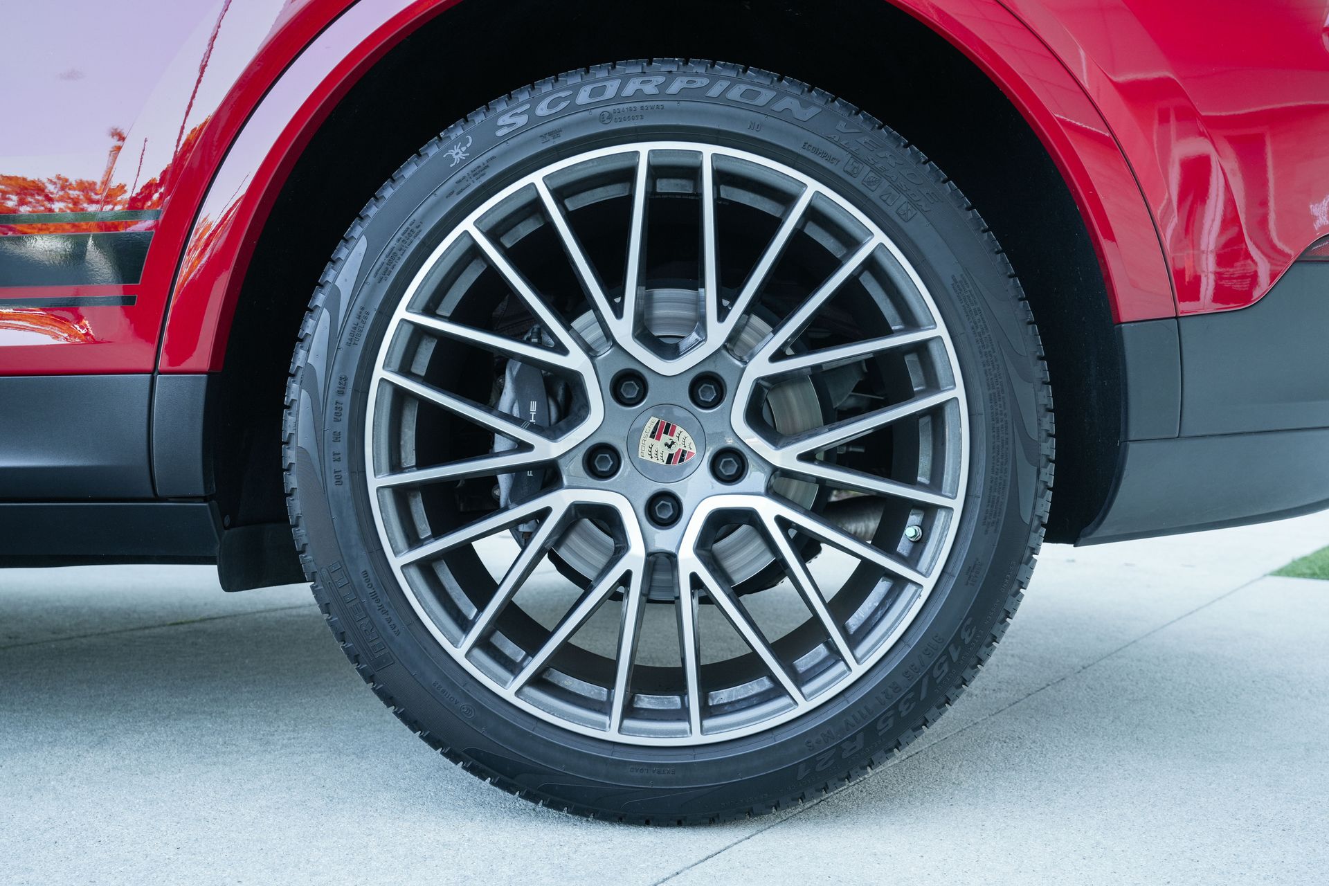 2023 Porsche Cayenne Platinum Edition photo 11