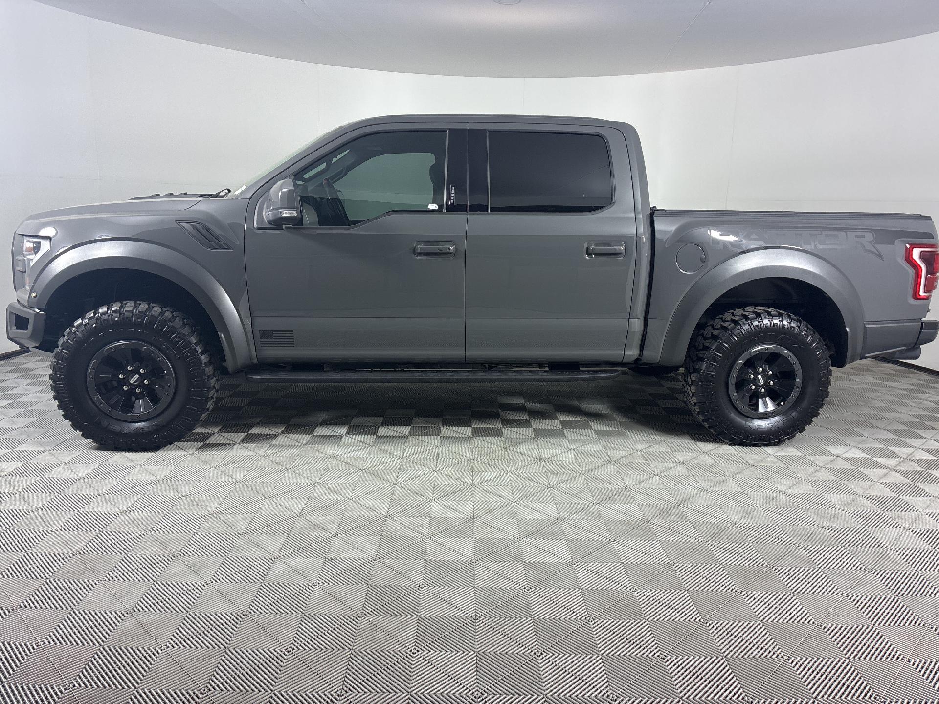 2018 Ford F-150 Raptor photo 2