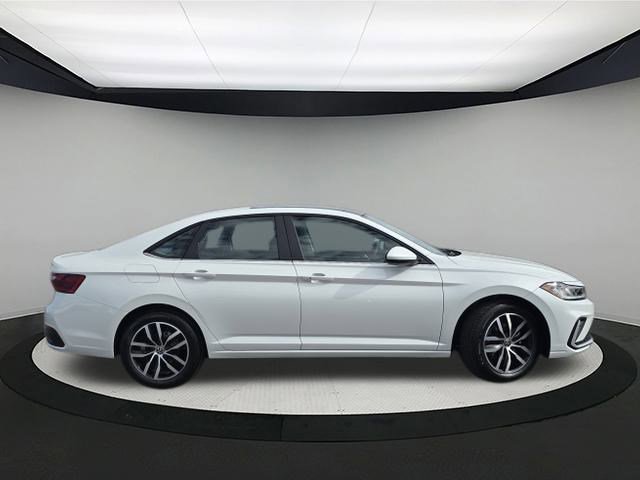 2026 Volkswagen Jetta SE photo 9