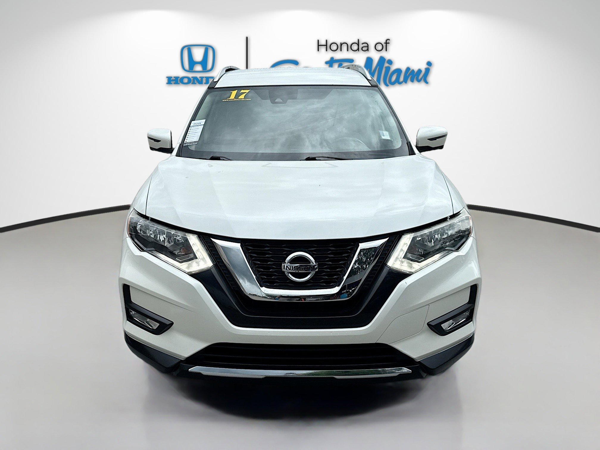 2017 Nissan Rogue SL photo 2