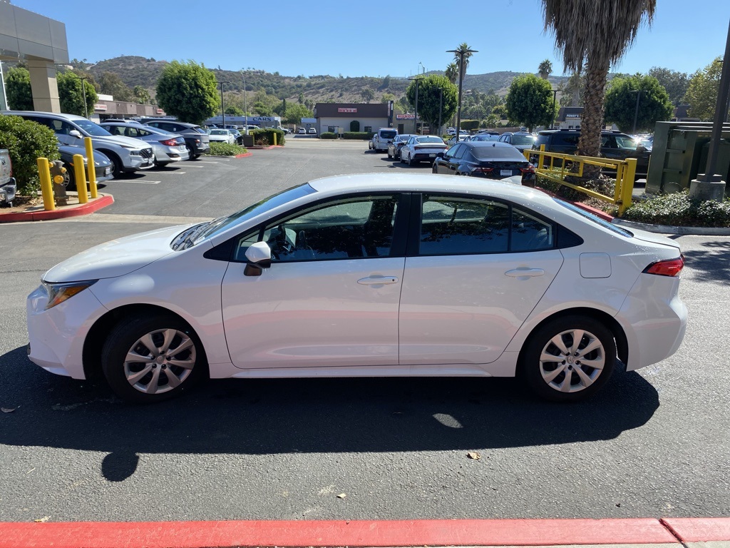 2024 Toyota Corolla LE photo 2