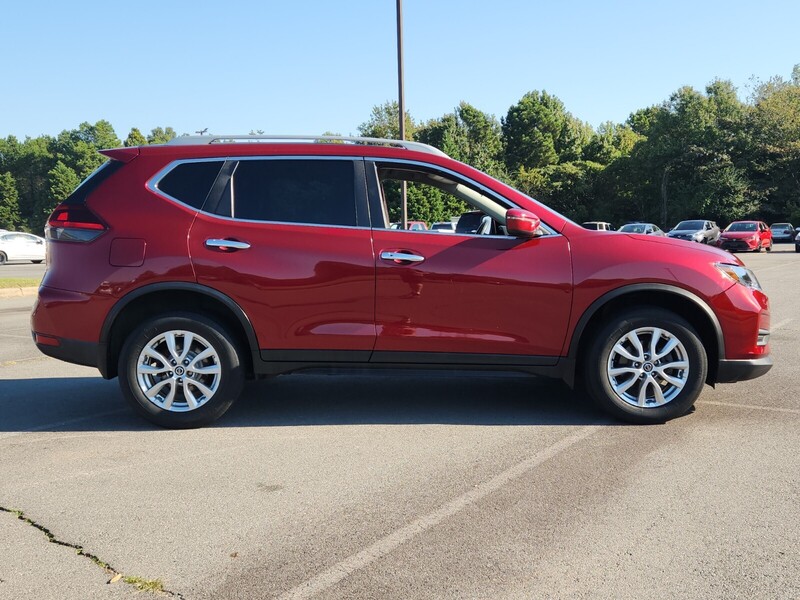 2020 Nissan Rogue SV photo 2