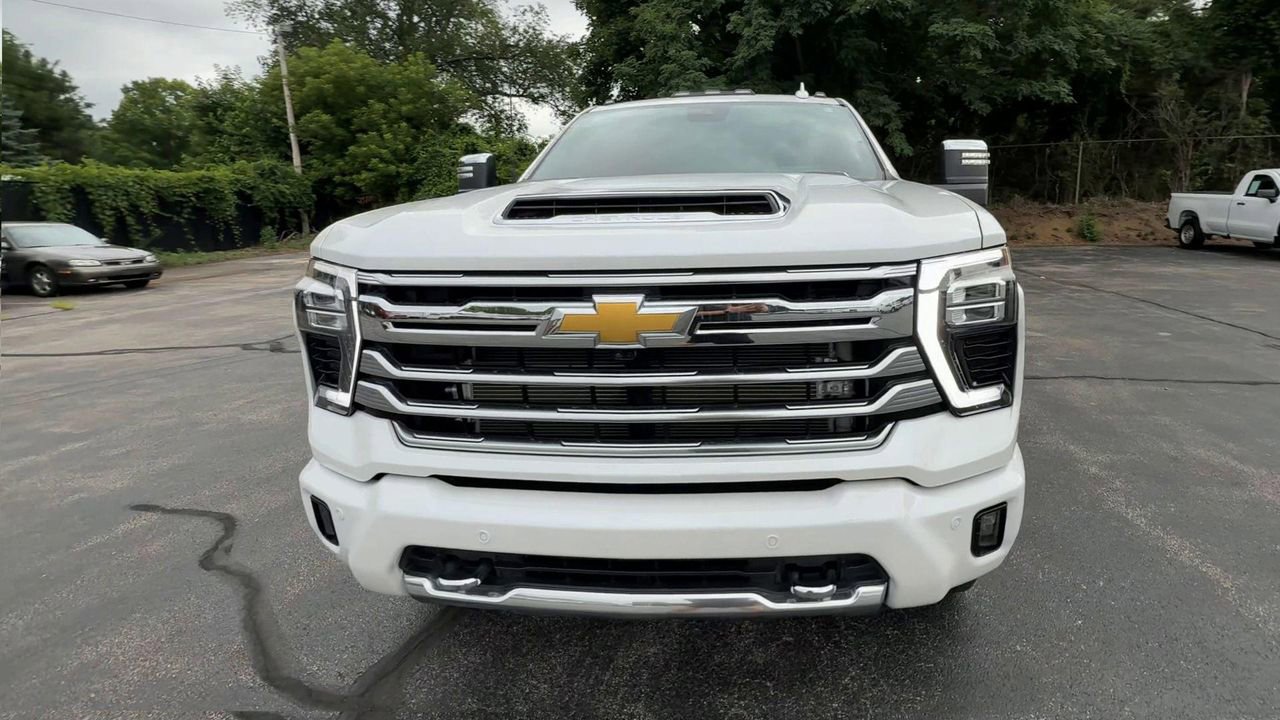 2024 Chevrolet Silverado High Country photo 3