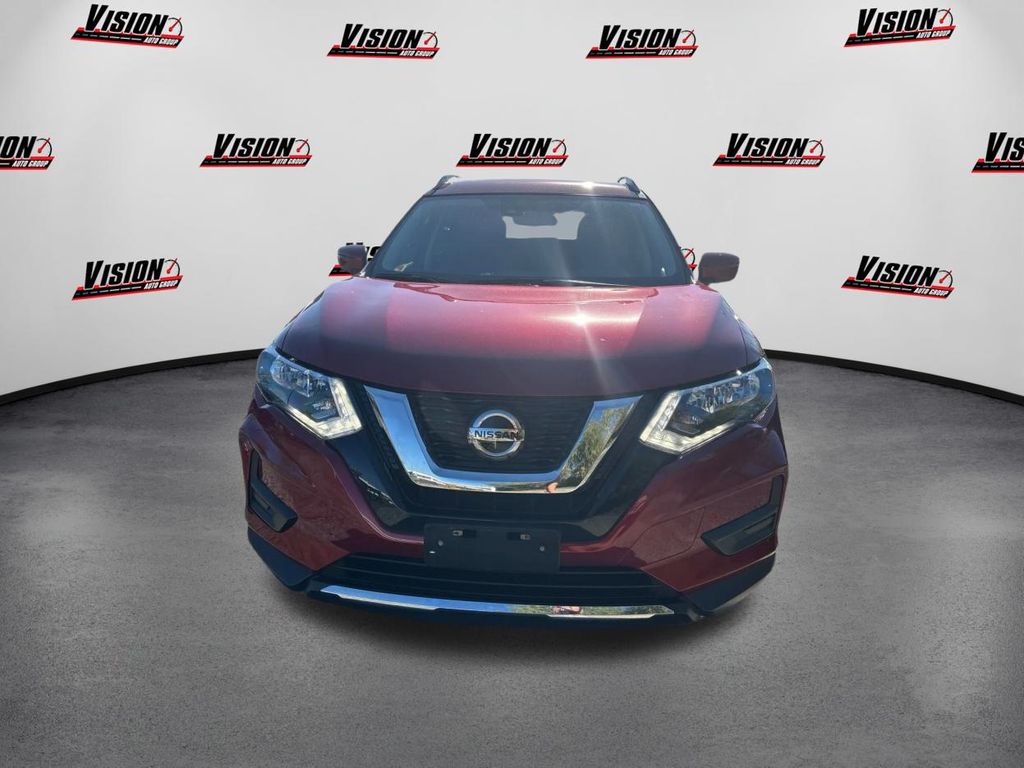 2019 Nissan Rogue SV photo 2