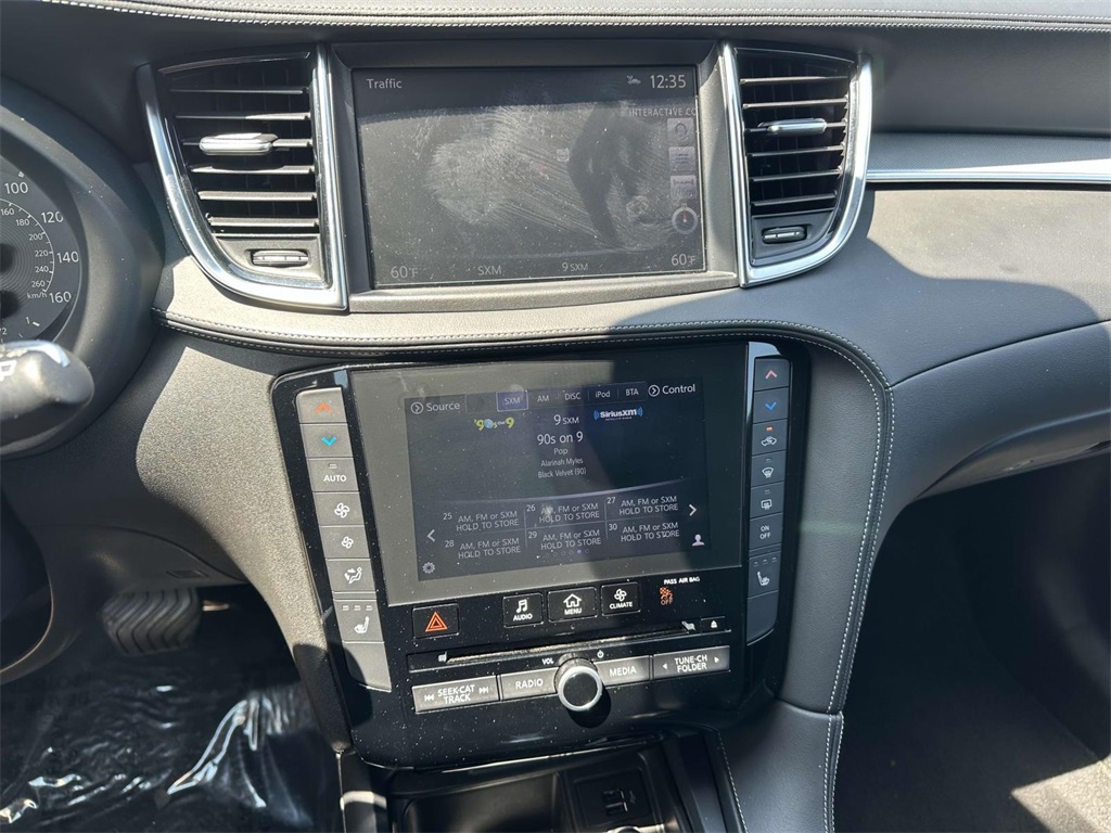 2019 Infiniti QX50 Essential photo 17