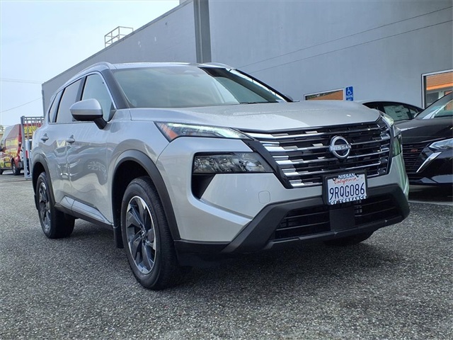 2025 Nissan Rogue SV's photo