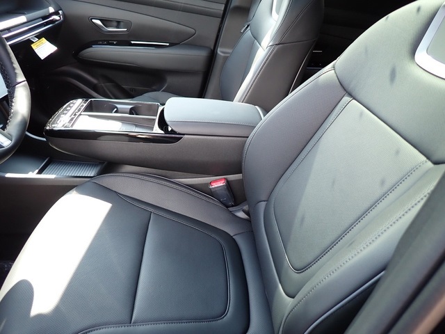 2025 Hyundai Tucson Limited photo 9