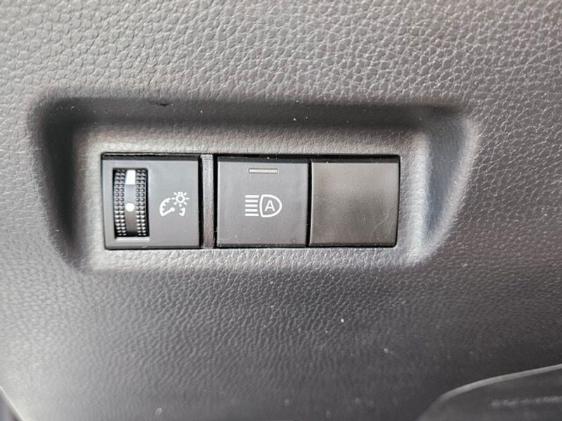 2023 Toyota RAV4 XLE photo 25