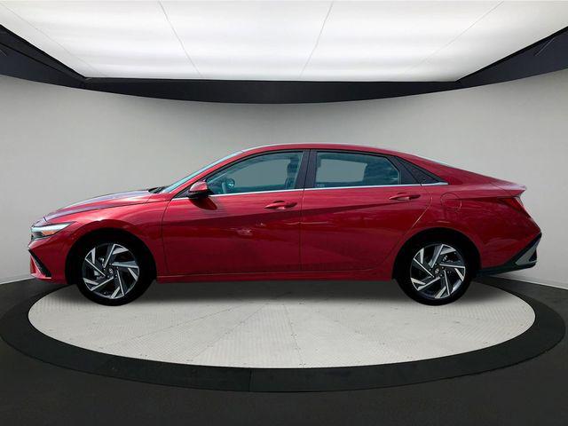 2024 Hyundai Elantra SEL Convenience photo 3