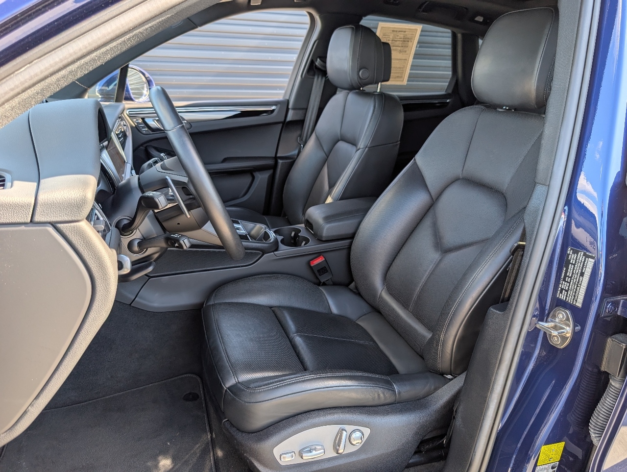 2024 Porsche Macan T photo 4