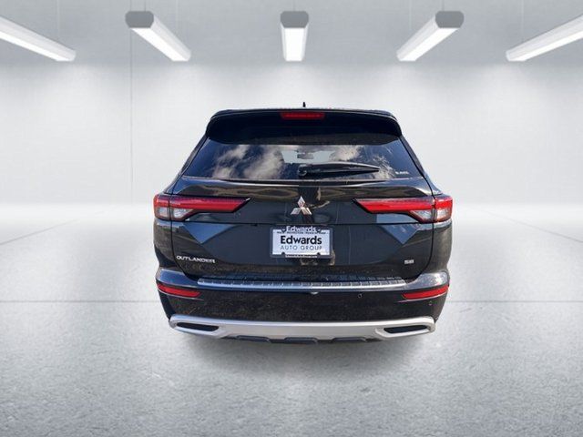 2024 Mitsubishi Outlander photo 4