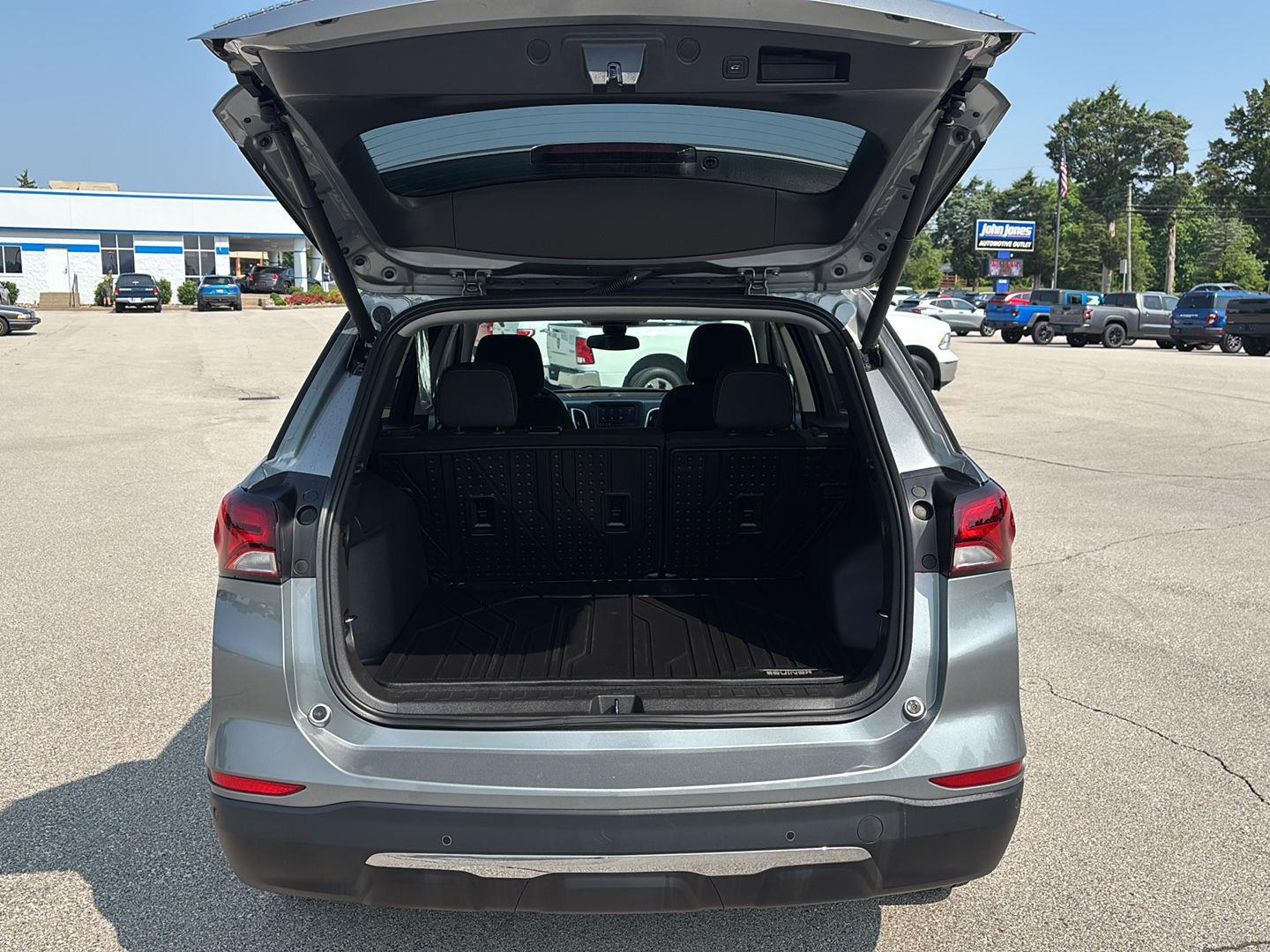 2023 Chevrolet Equinox LT photo 23