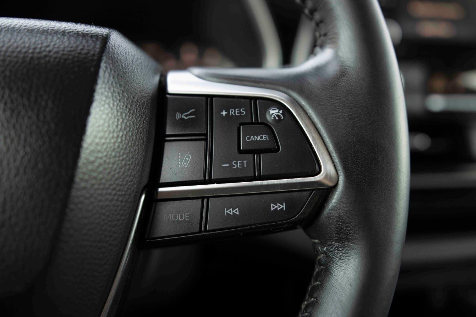 2021 Toyota Highlander XLE photo 6