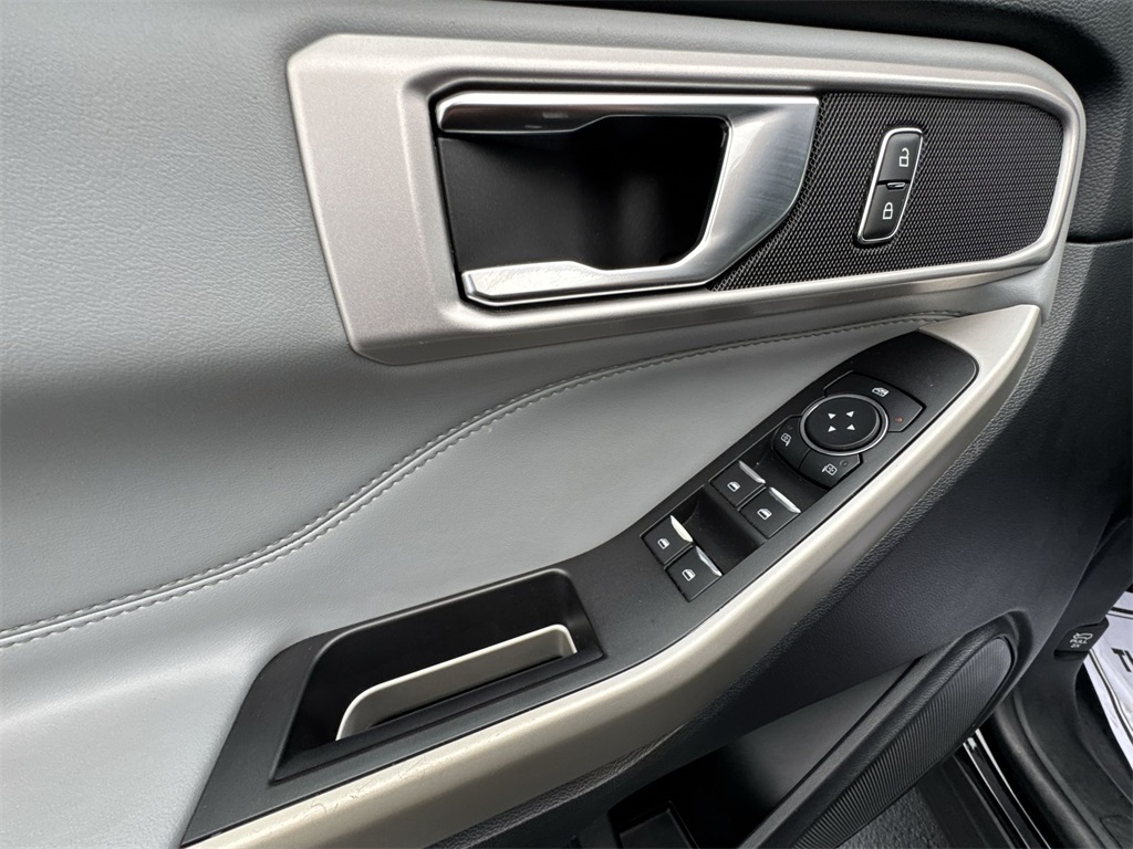 2021 Ford Explorer XLT photo 13