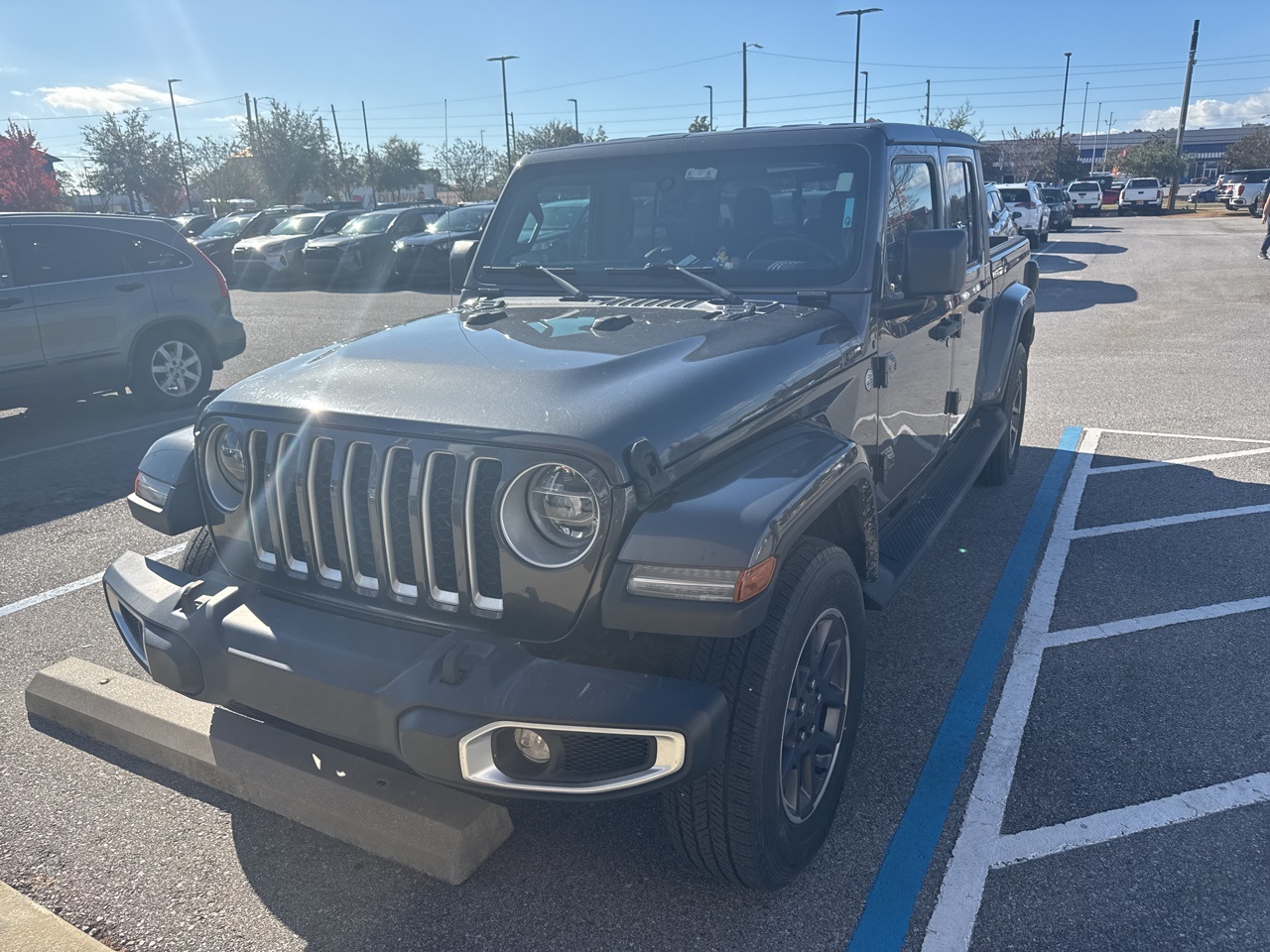 2022 Jeep Gladiator Overland's photo